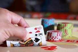 Tampilan permainan Big Bass Bonanza di platform uang69 dengan simbol-simbol memancing dan fitur bonus
